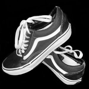 VANS off the wall Old Skool Skate shoes Black and White